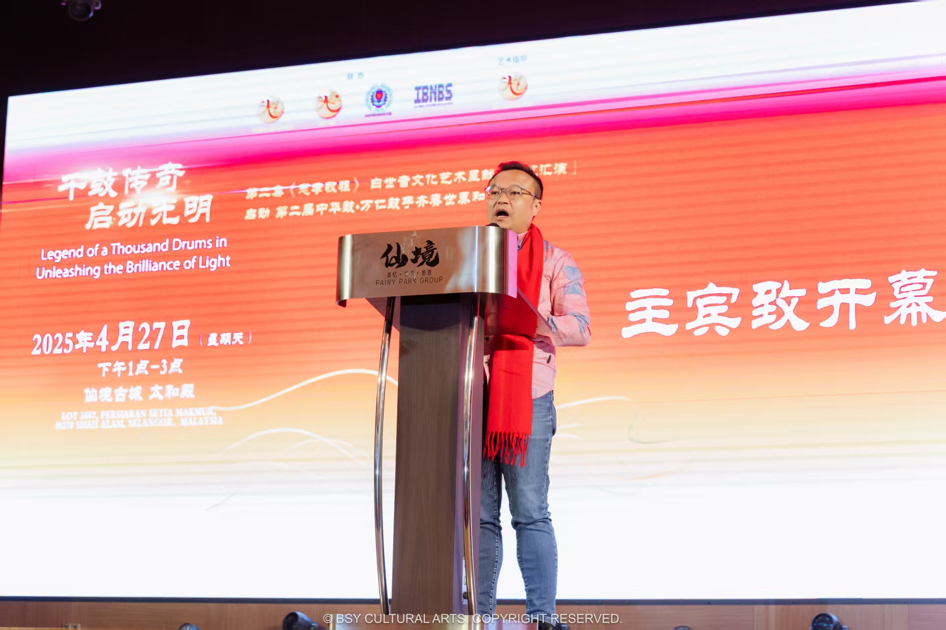 YB游佳豪说，今日的鼓齐奏，正是要告诉世界，只要心怀光明，前路必将璀璨。