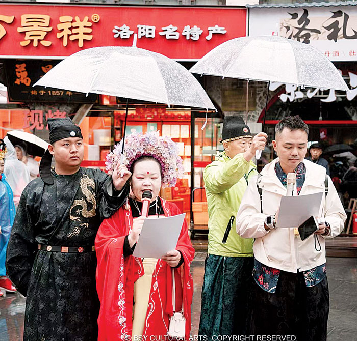 打响中华鼓—世界和平鼓第一声盛典，场地协调员姗姗。